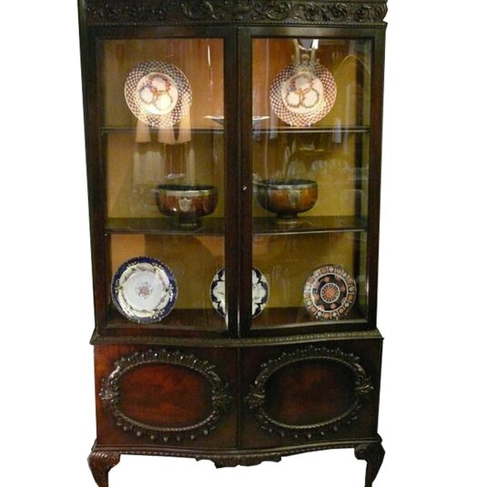 CHIPPENDALE STYLE BOOKCASE / CHINA CABINET SERPENTINE GLAZED FRONT CARVED DARK MAHOGANY 78/i HIGH 42/i WIDE13.5/i DEEP / 198 CM HIGH X 114 CM WIDE X 36 CM DEEP (X2)