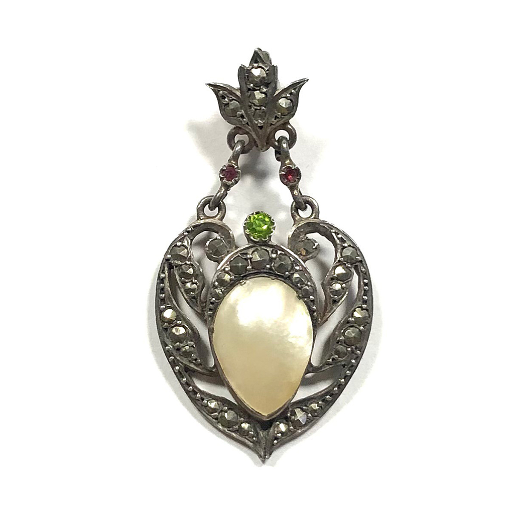 VICTORIAN / EDWARDIAN SILVER AND MARCASITE HEART SHAPED WITH CENTRAL