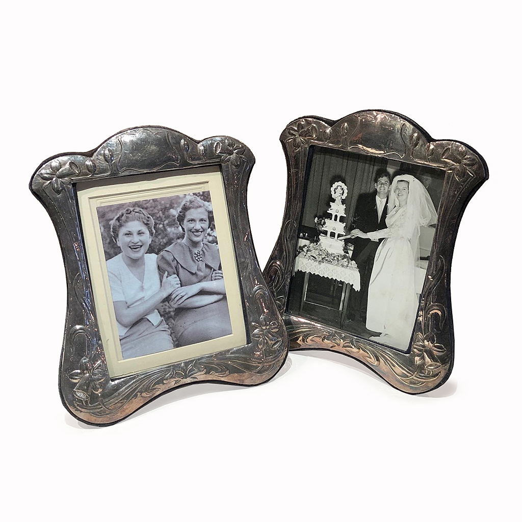 LARGE ART NOUVEAU SILVER PHOTO FRAME WITH RAISED DAFFODIL DECORATION (8